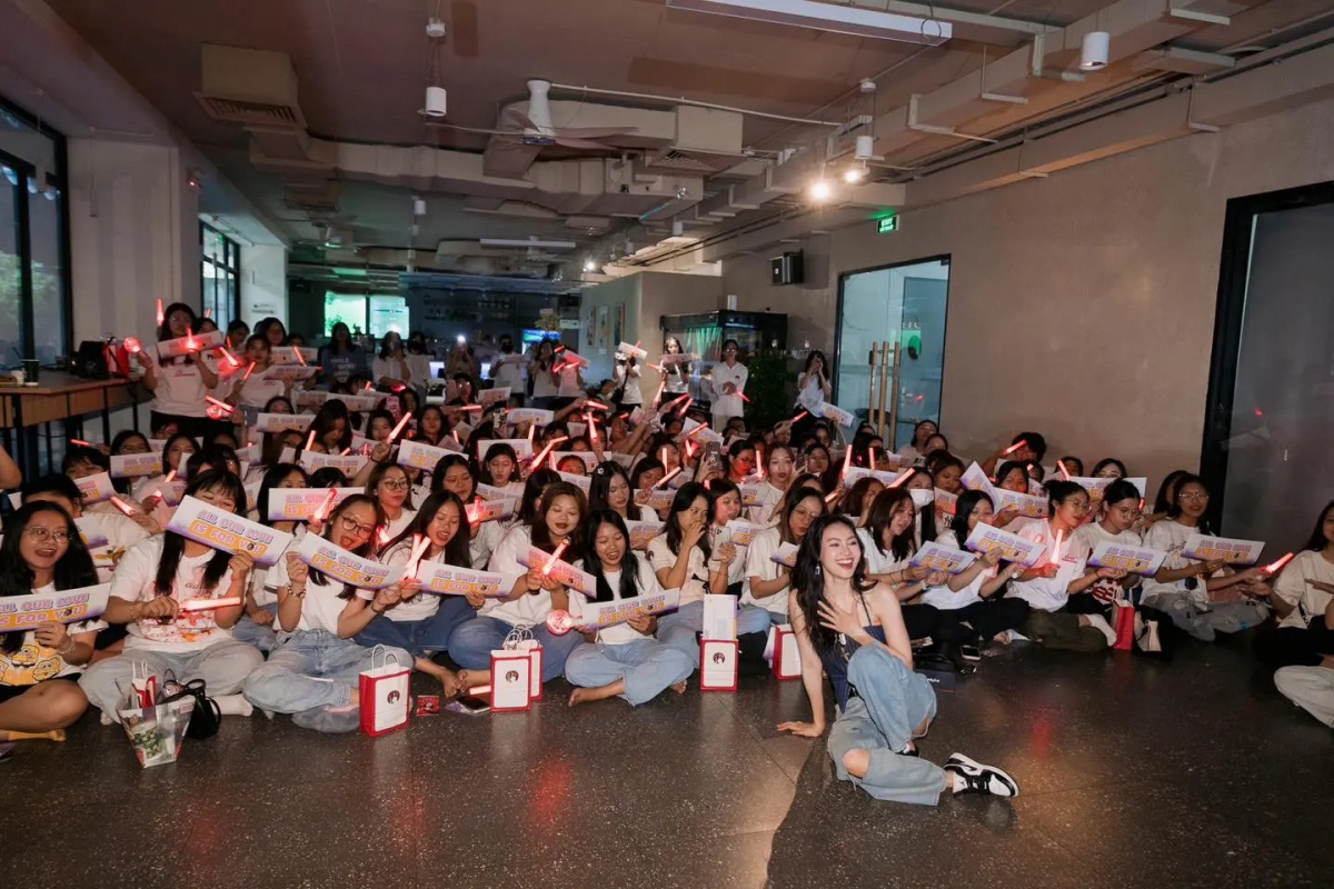 Chuyện showbiz: Á hậu Ngọc Hằng tuyên bố làm ca sĩ