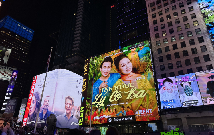 Vì sao hình ảnh của NSND Bạch Tuyết xuất hiện tại Quảng trường Thời Đại ở New York Vì sao hình ảnh của NSND Bạch Tuyết xuất hiện tại Quảng trường Thời Đại ở New York