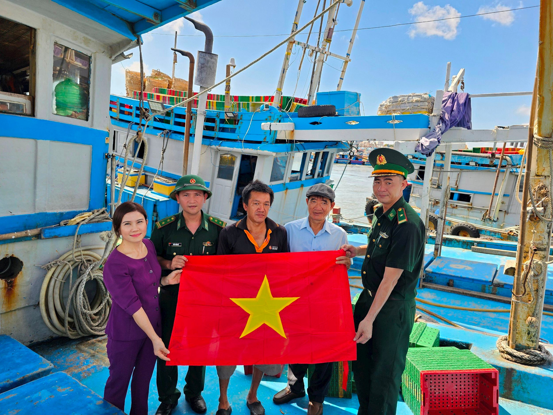 BĐBP Bà Rịa - Vũng Tàu chung tay làm sạch cảng biển và tuyên truyền chống khai thác IUU