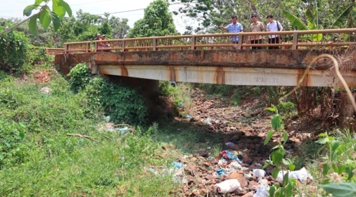 Bình Phước: Nắng hạn kéo dài, người dân xã biên giới thiếu nước sinh hoạt trầm trọng Bình Phước: Nắng hạn kéo dài, người dân xã biên giới thiếu nước sinh hoạt trầm trọng