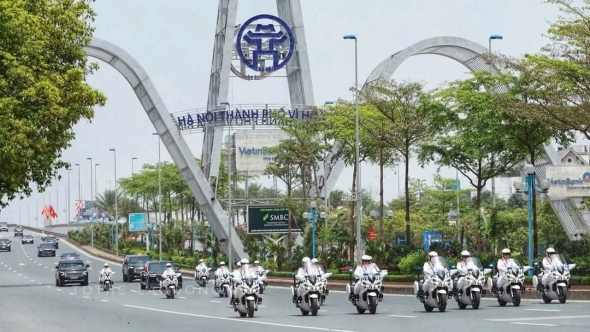 Hà Nội mở lòng hiếu khách và nét đẹp văn hóa giao thông