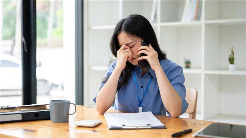 Cười ra nước mắt chuyện lương nhân viên bảo hiểm mỗi tháng mua được một lượng vàng Cười ra nước mắt chuyện lương nhân viên bảo hiểm mỗi tháng mua được một lượng vàng