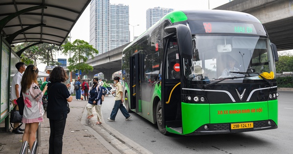 Mạng lưới xe buýt Thủ đô: Cần đánh giá tổng thể để nâng cao dịch vụ Mạng lưới xe buýt Thủ đô: Cần đánh giá tổng thể để nâng cao dịch vụ