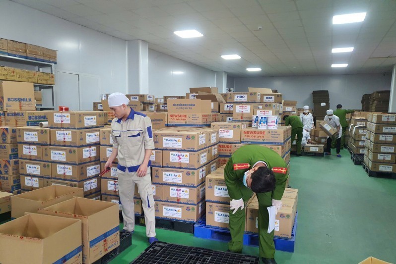 Sữa giả, thuốc giả tràn lan trên thị trường, ai chịu trách nhiệm? Sữa giả, thuốc giả tràn lan trên thị trường, ai chịu trách nhiệm?