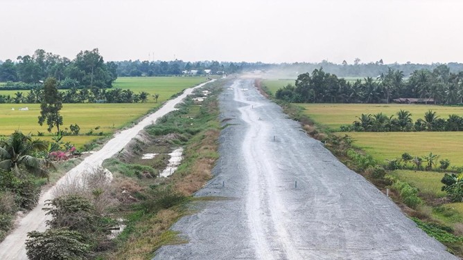 Đẩy nhanh giải phóng mặt bằng, khai thác vật liệu xây dựng phục vụ thi công các dự án