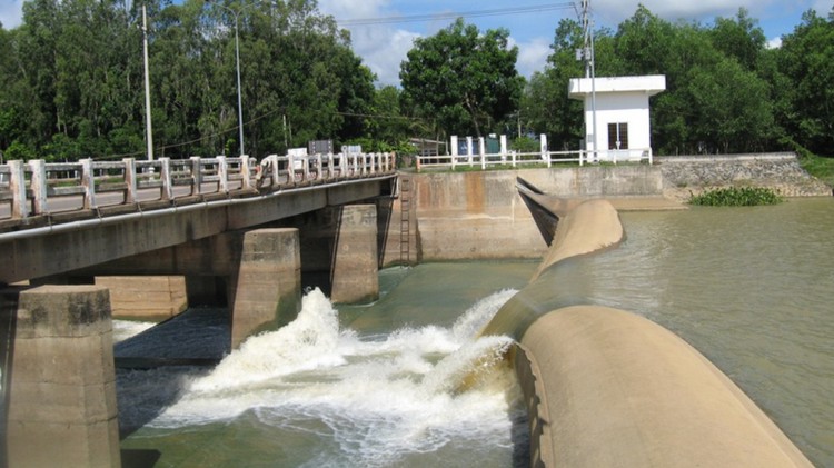 Kiên cố hóa kênh mương, phát huy hiệu quả thủy lợi