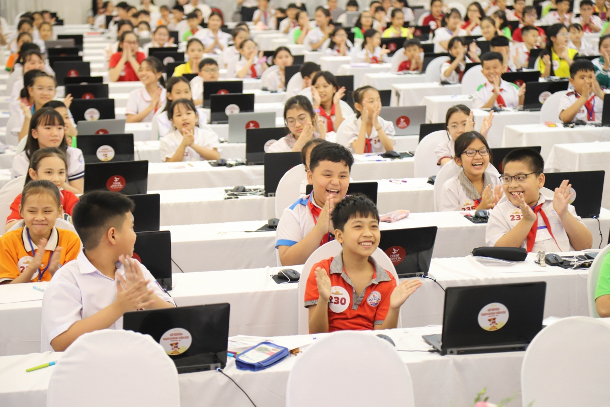 372 thí sinh trên 48 tỉnh thành hào hứng tranh giải Trạng nguyên Tiếng Việt 372 thí sinh trên 48 tỉnh thành hào hứng tranh giải Trạng nguyên Tiếng Việt