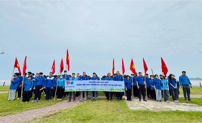 Hà Tĩnh: Ra quân vệ sinh môi trường biển đón mùa du lịch 2025 Hà Tĩnh: Ra quân vệ sinh môi trường biển đón mùa du lịch 2025
