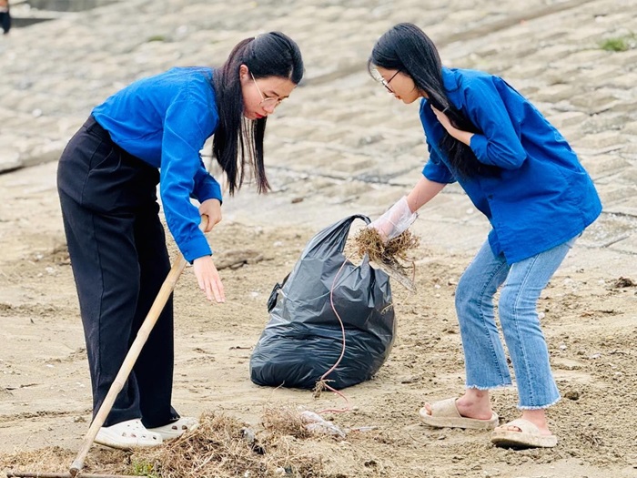 Hà Tĩnh: Ra quân vệ sinh môi trường biển đón mùa du lịch 2025 Hà Tĩnh: Ra quân vệ sinh môi trường biển đón mùa du lịch 2025