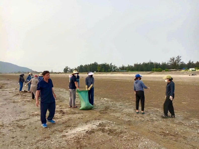 Hà Tĩnh: Ra quân vệ sinh môi trường biển đón mùa du lịch 2025 Hà Tĩnh: Ra quân vệ sinh môi trường biển đón mùa du lịch 2025