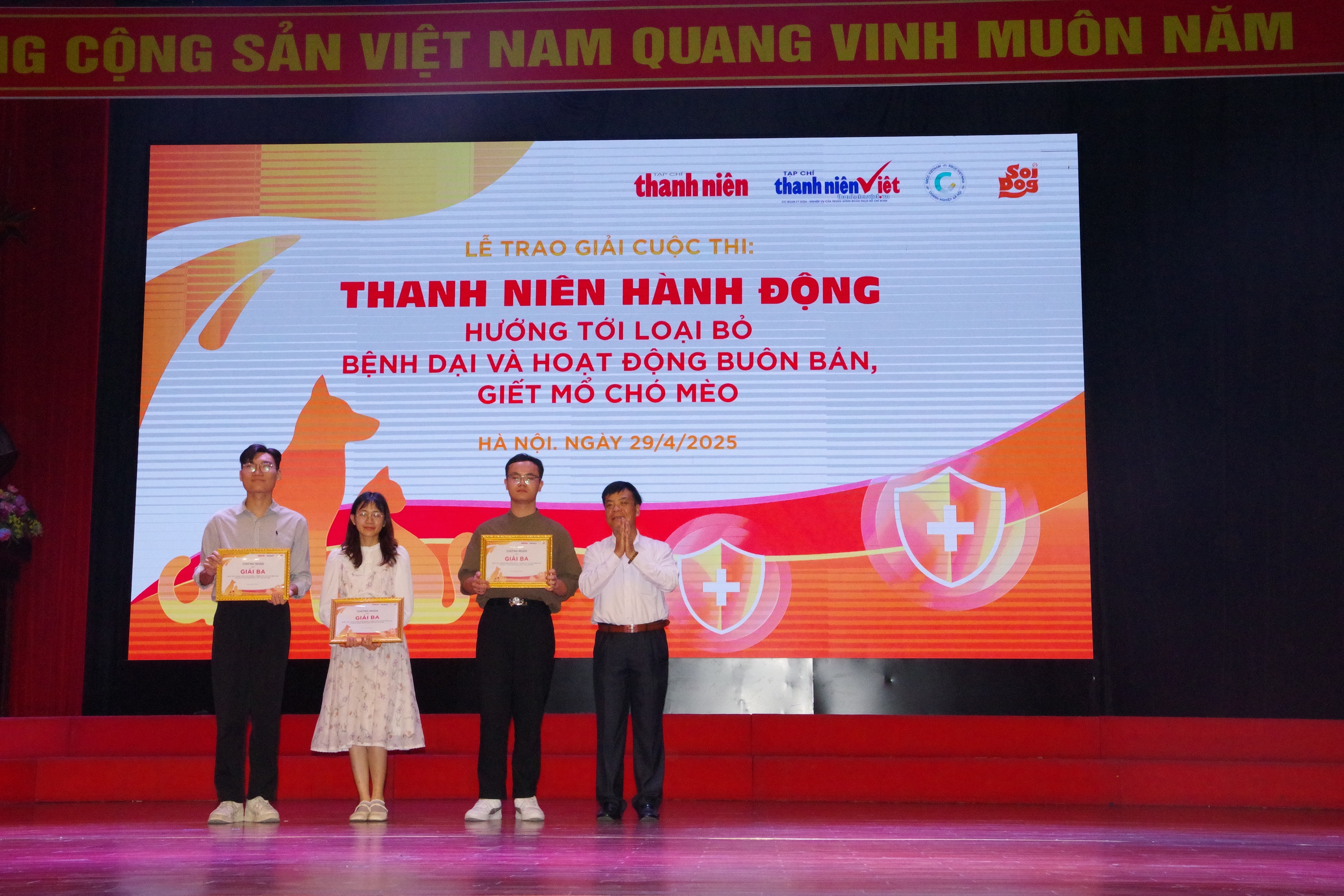 Trao giải cuộc thi "Thanh niên hành động - Hướng tới loại bỏ bệnh dại và hoạt động buôn bán, giết mổ chó mèo"