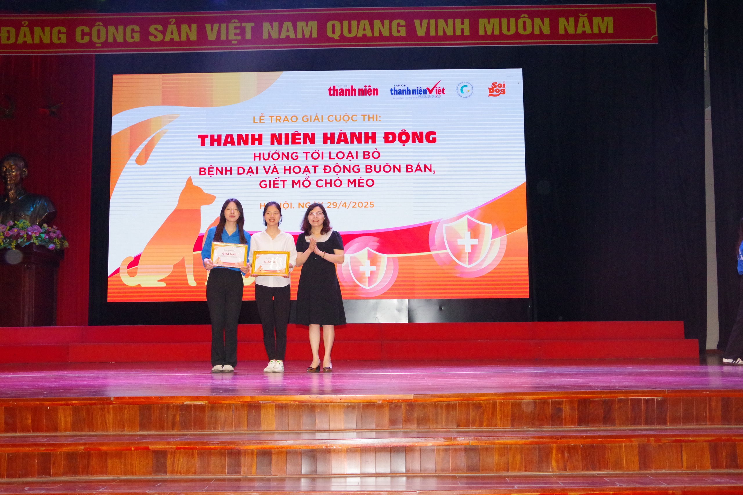 Trao giải cuộc thi "Thanh niên hành động - Hướng tới loại bỏ bệnh dại và hoạt động buôn bán, giết mổ chó mèo"
