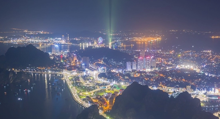 Từ đại thắng mùa xuân 1975 đến kỷ nguyên vươn mình của dân tộc Từ đại thắng mùa xuân 1975 đến kỷ nguyên vươn mình của dân tộc