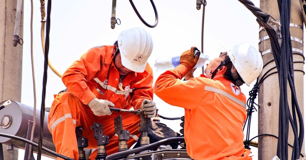 EVNCPC: Giữ dòng điện an toàn, liên tục giữa cao điểm nắng nóng