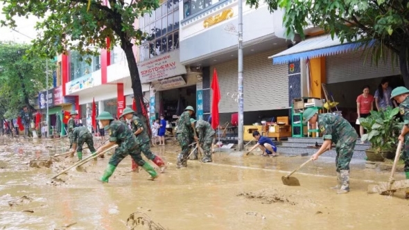 Đảm bảo nguồn nước sạch, vệ sinh môi trường mùa mưa lũ
