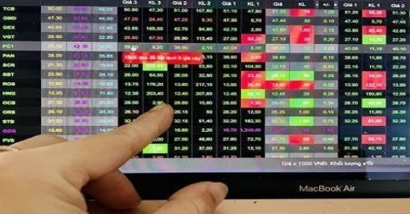 Thị trường chứng khoán ngày 17/4: VN-Index đảo chiều giảm nhẹ, kết thúc chuỗi tăng 5 phiên liên tiếp