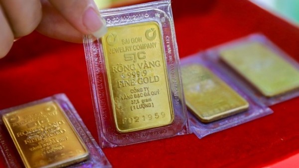 Giá vàng hôm nay (1/5): Giá vàng trong nước đắt hơn thế giới gần 20 triệu đồng/lượng