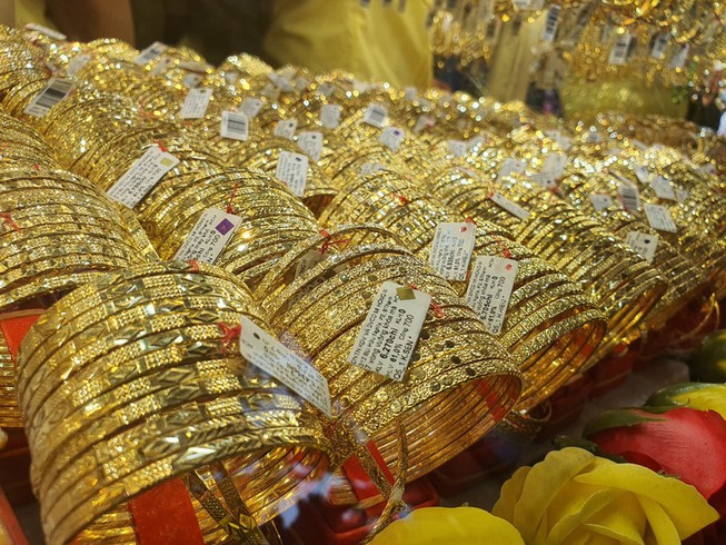 Giá vàng hôm nay 9/5: Vàng thế giới giảm mạnh