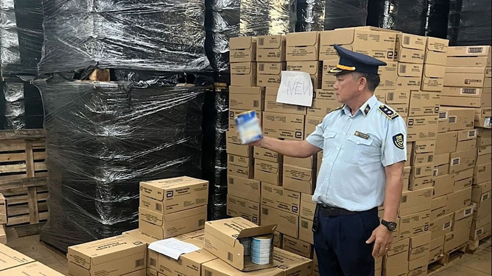 Cao điểm chống buôn lậu, hàng giả: "Siết" các mặt hàng thiết yếu như sữa, thuốc, mỹ phẩm