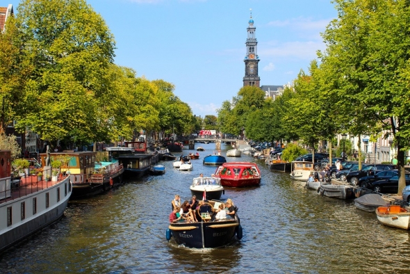 Amsterdam triển khai lệnh cấm quảng cáo về nhiên liệu hóa thạch