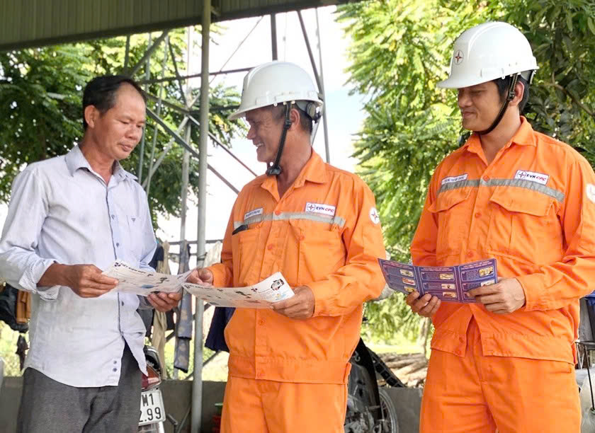 Vì sao hóa đơn tiền điện dễ "leo thang" trong mùa nắng nóng? Vì sao hóa đơn tiền điện dễ "leo thang" trong mùa nắng nóng?