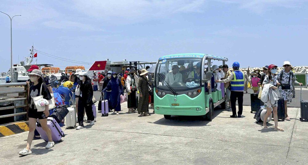 Phát triển đặc khu Lý Sơn thành trung tâm du lịch biển đảo Phát triển đặc khu Lý Sơn thành trung tâm du lịch biển đảo