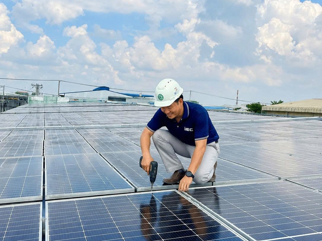 TPHCM thúc đẩy phát triển điện mặt trời mái nhà, hướng tới sử dụng năng lượng xanh TPHCM thúc đẩy phát triển điện mặt trời mái nhà, hướng tới sử dụng năng lượng xanh