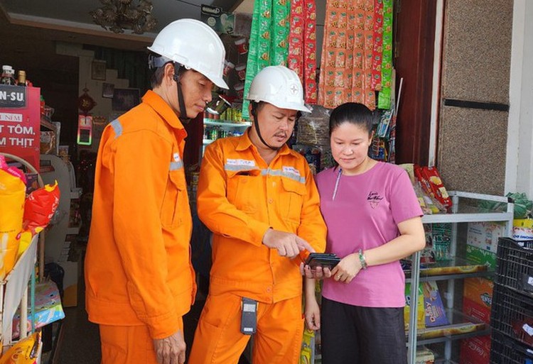 TPHCM thúc đẩy phát triển điện mặt trời mái nhà, hướng tới sử dụng năng lượng xanh TPHCM thúc đẩy phát triển điện mặt trời mái nhà, hướng tới sử dụng năng lượng xanh
