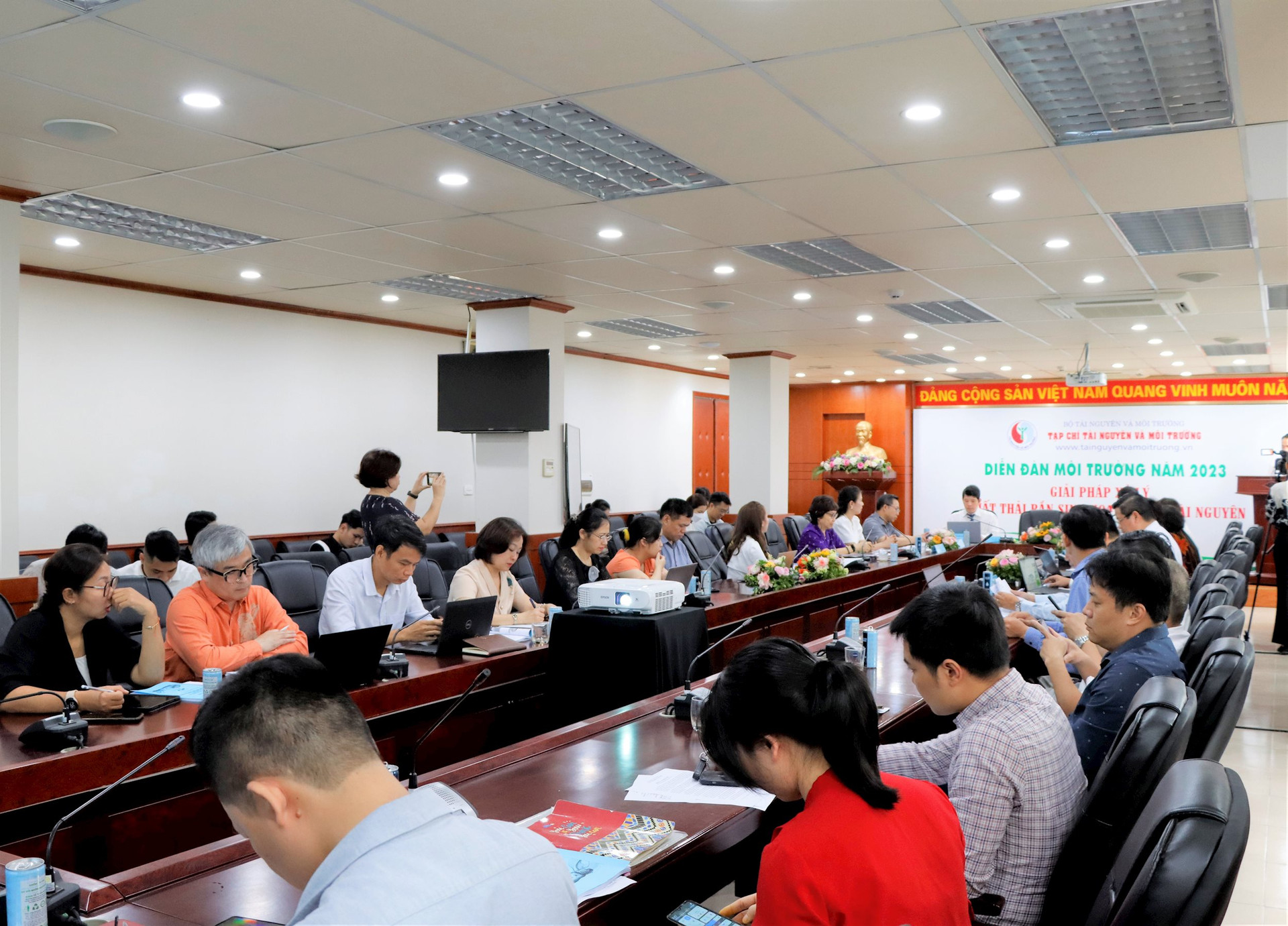 Xử lý chất thải rắn sinh hoạt thành tài nguyên Xử lý chất thải rắn sinh hoạt thành tài nguyên