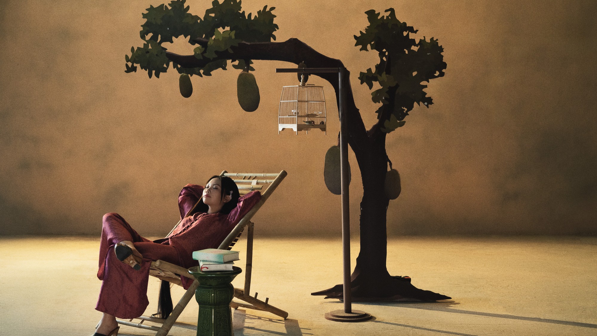 Phương Mỹ Chi đưa thơ Hồ Xuân Hương vào Gối gấm, khoe vũ đạo múa chén