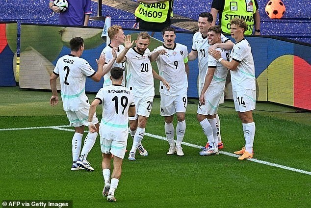 Xác định 11 đội vào vòng 1/8 EURO 2024