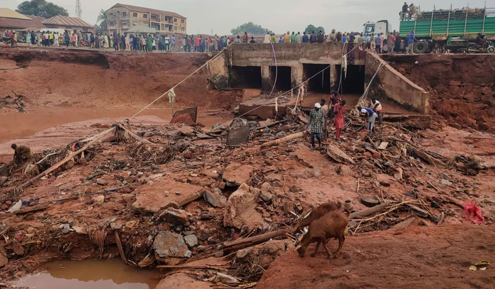 Nigeria đẩy nhanh hỗ trợ người dân vùng lũ quét Nigeria đẩy nhanh hỗ trợ người dân vùng lũ quét