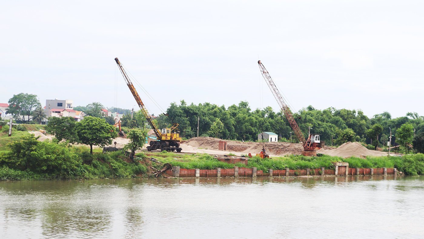 Bắc Giang quản lý chặt chẽ hoạt động khai thác cát, sỏi lòng sông mùa mưa lũ Bắc Giang quản lý chặt chẽ hoạt động khai thác cát, sỏi lòng sông mùa mưa lũ