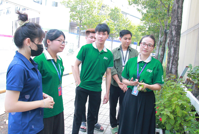 Sinh viên Đại học Văn Lang hành động vì môi trường, biển đảo Sinh viên Đại học Văn Lang hành động vì môi trường, biển đảo