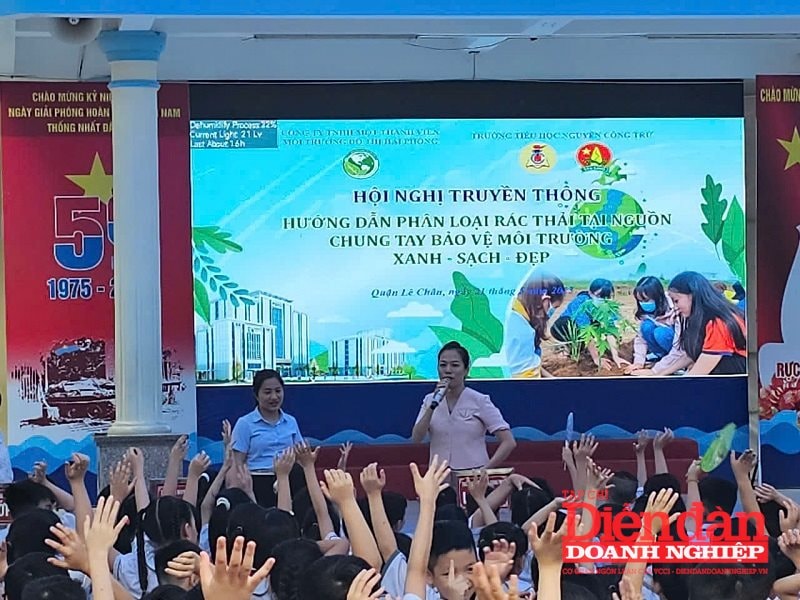 Đồng hành cùng các trường học phân loại rác tại nguồn Đồng hành cùng các trường học phân loại rác tại nguồn