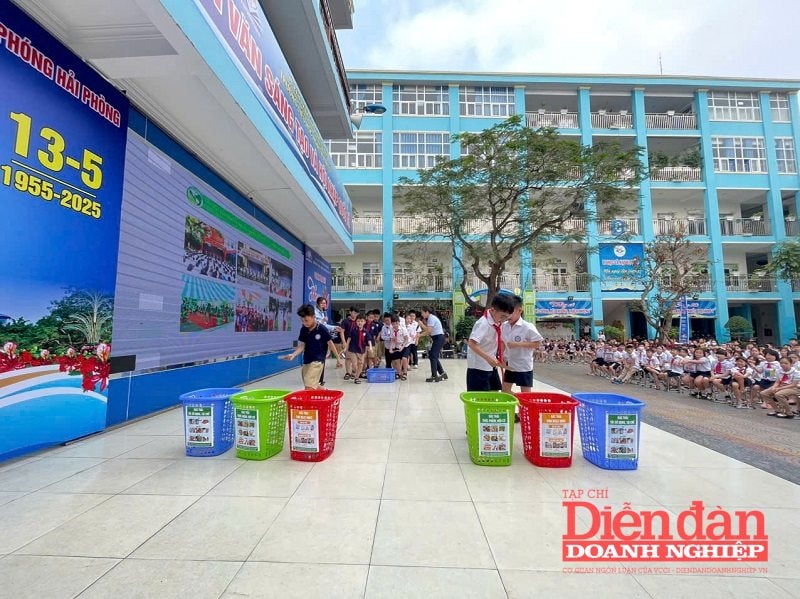 Đồng hành cùng các trường học phân loại rác tại nguồn Đồng hành cùng các trường học phân loại rác tại nguồn