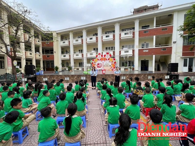 Đồng hành cùng các trường học phân loại rác tại nguồn Đồng hành cùng các trường học phân loại rác tại nguồn