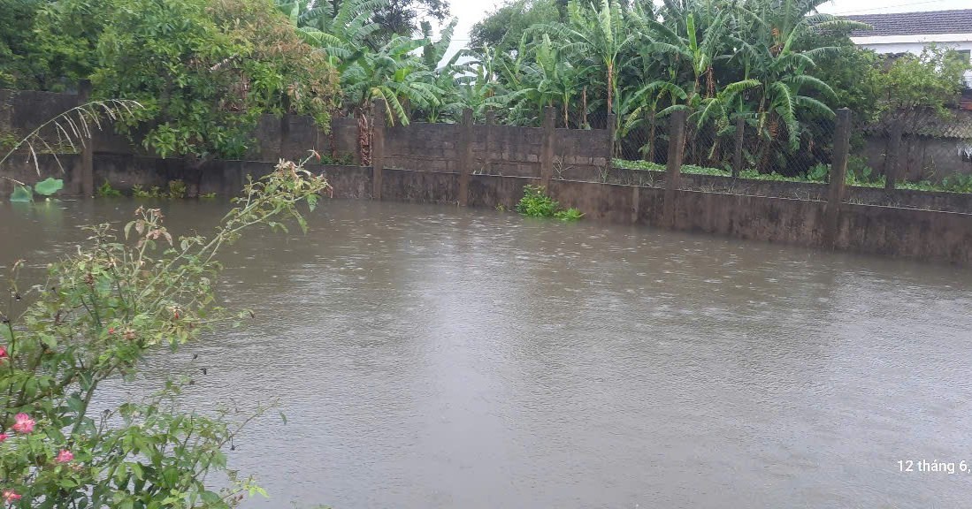 Quảng Bình: Mưa lớn gây ngập, di dời nhiều hộ dân đến nơi an toàn Quảng Bình: Mưa lớn gây ngập, di dời nhiều hộ dân đến nơi an toàn