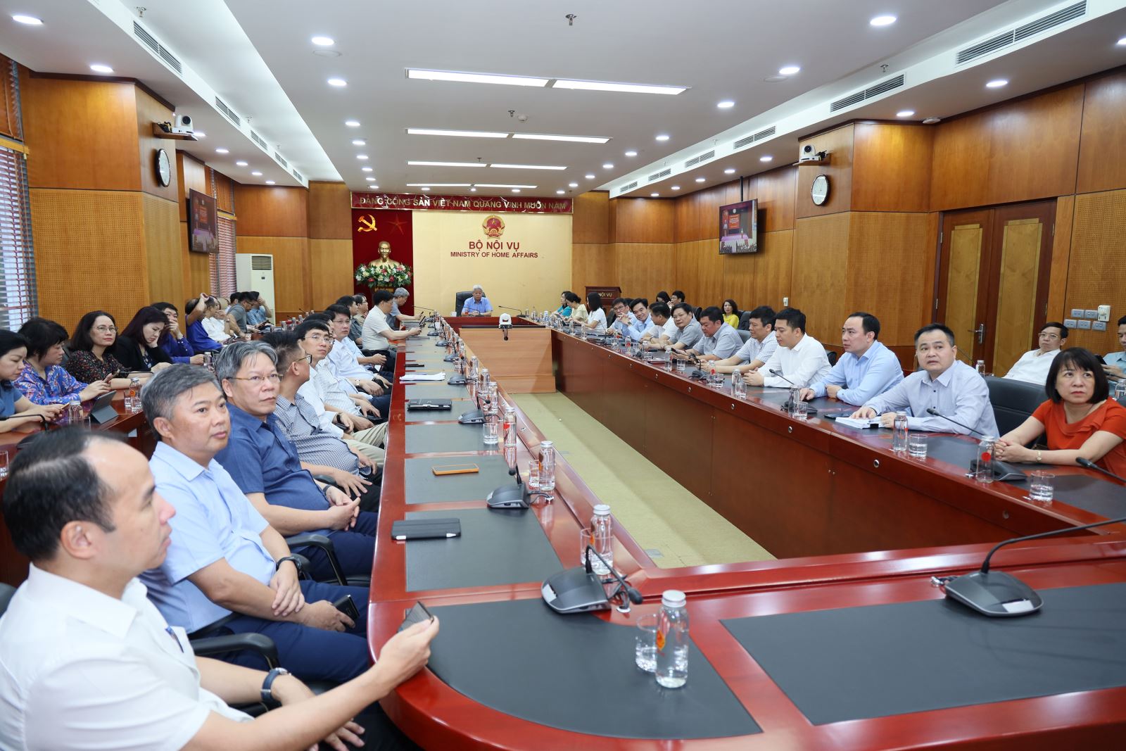 Bộ trưởng Nội vụ: Cấp xã không còn là "cánh tay nối dài", mà là "bộ não" điều hành cơ sở Bộ trưởng Nội vụ: Cấp xã không còn là "cánh tay nối dài", mà là "bộ não" điều hành cơ sở