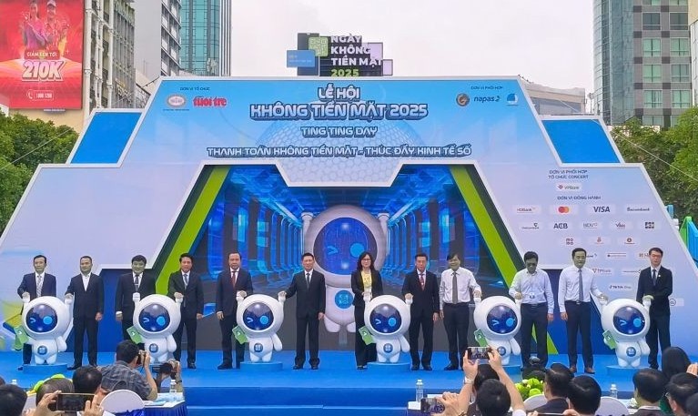 Phó Thủ tướng Hồ Đức Phớc: Thanh toán không dùng tiền mặt đã có bước phát triển vượt bậc Phó Thủ tướng Hồ Đức Phớc: Thanh toán không dùng tiền mặt đã có bước phát triển vượt bậc