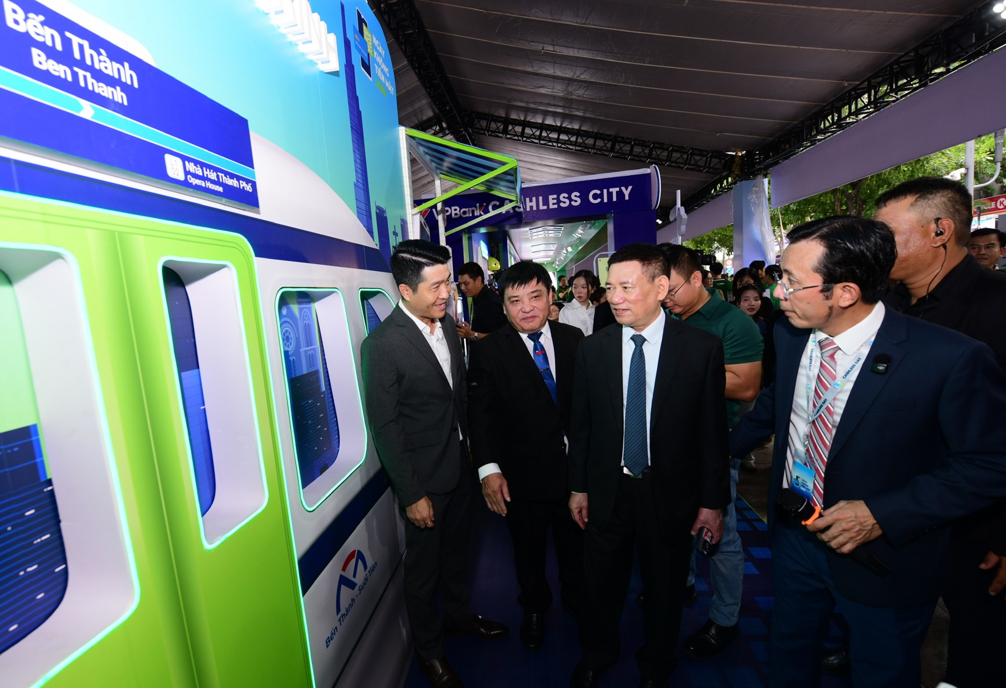 Phó Thủ tướng Hồ Đức Phớc: Thanh toán không dùng tiền mặt đã có bước phát triển vượt bậc Phó Thủ tướng Hồ Đức Phớc: Thanh toán không dùng tiền mặt đã có bước phát triển vượt bậc