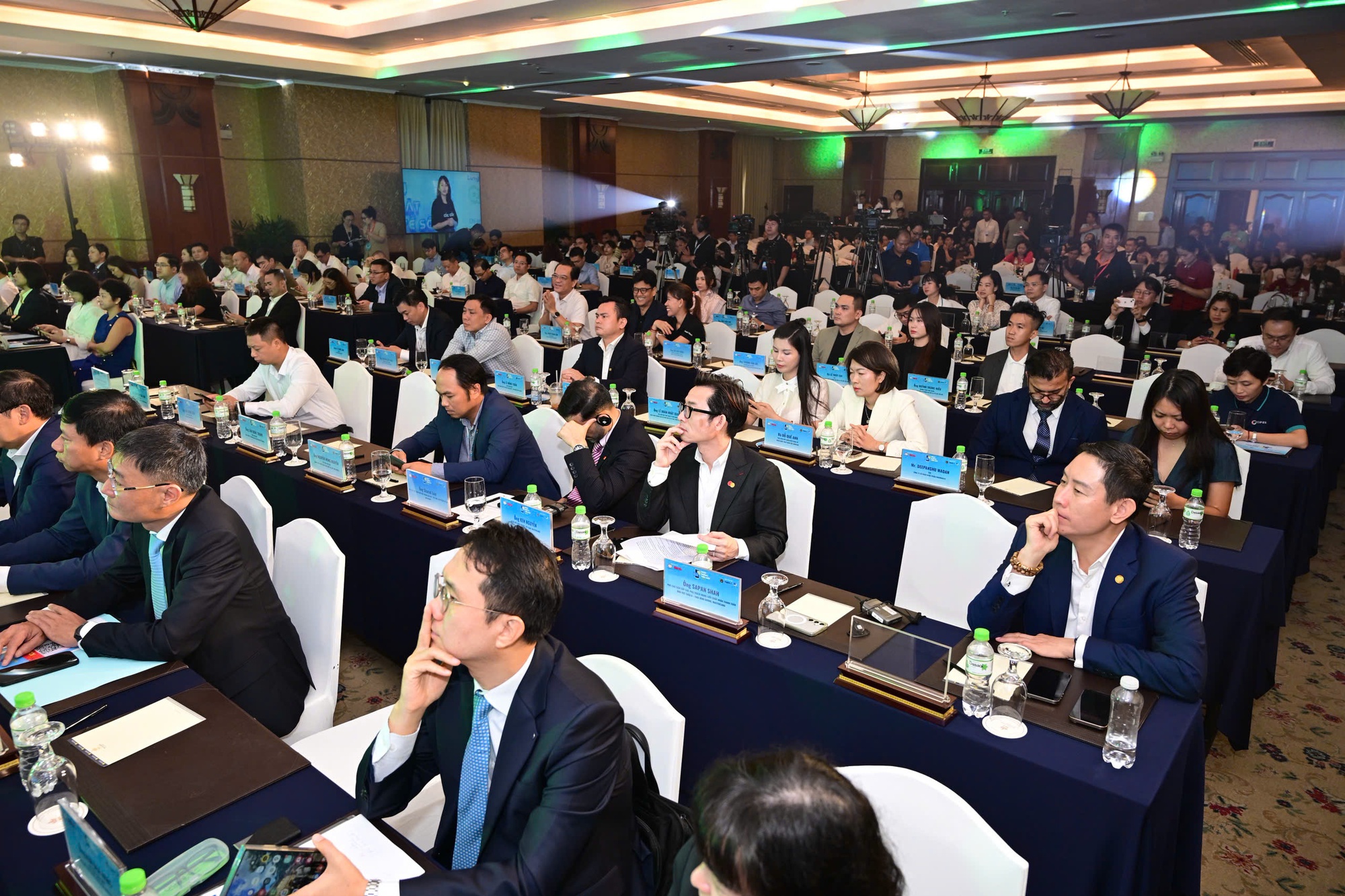 Phó Thủ tướng Hồ Đức Phớc: Thanh toán không dùng tiền mặt đã có bước phát triển vượt bậc Phó Thủ tướng Hồ Đức Phớc: Thanh toán không dùng tiền mặt đã có bước phát triển vượt bậc