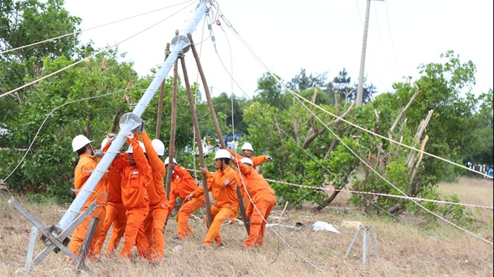 Bảo đảm an toàn hệ thống truyền tải điện, an toàn cung cấp điện mùa mưa bão
