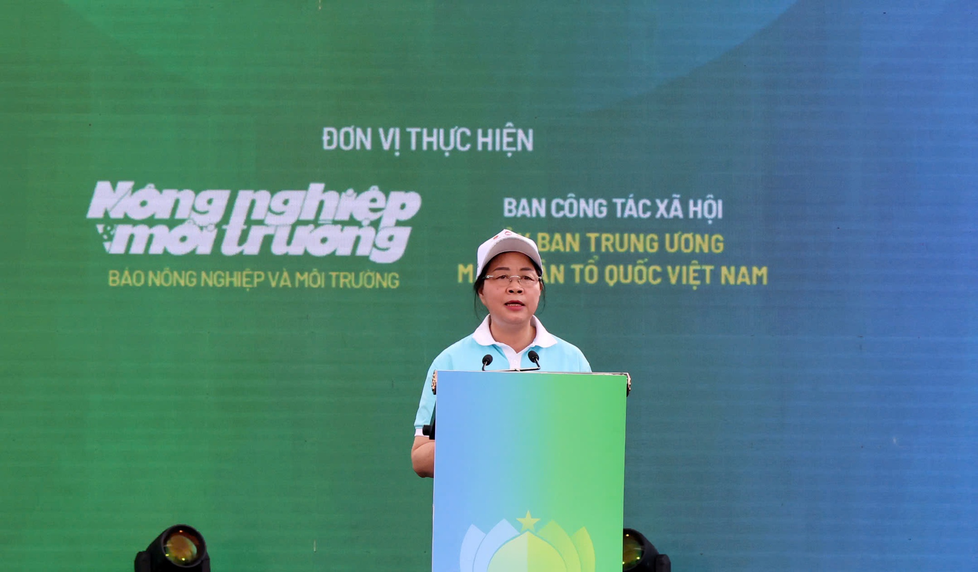 Phát động quốc gia Phong trào toàn dân bảo vệ môi trường, vì một Việt Nam xanh - sạch - đẹp
