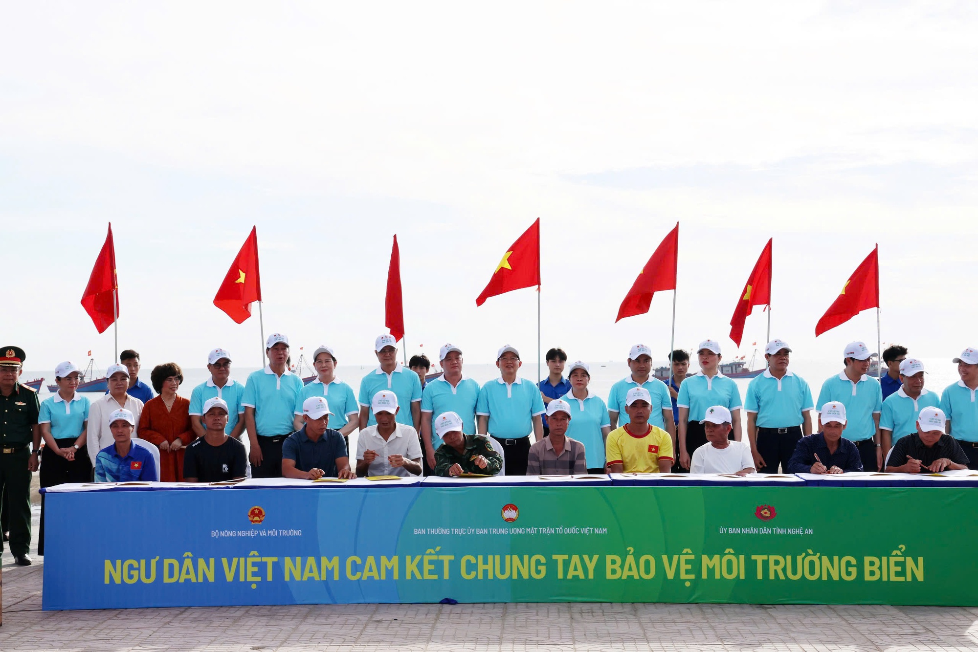 Phát động quốc gia Phong trào toàn dân bảo vệ môi trường, vì một Việt Nam xanh - sạch - đẹp