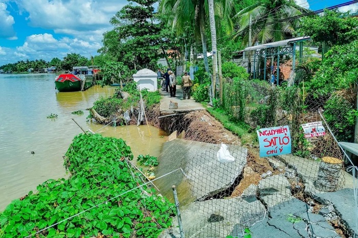 Sạt lở bờ sông ở Cần Thơ diễn biến phức tạp