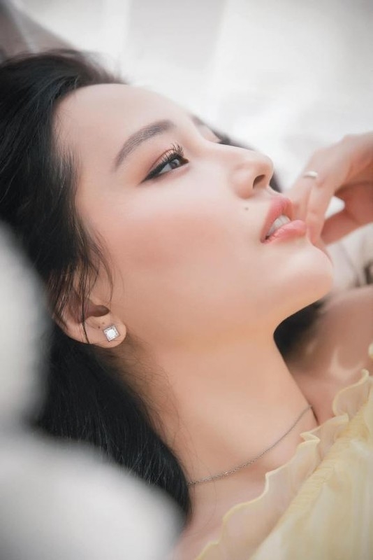 Vợ Lý Hải khoe dáng gợi cảm, Quỳnh Nga đẹp tựa nàng thơ