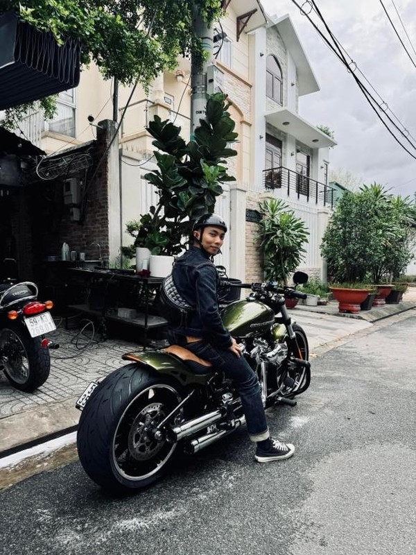 Vợ Lý Hải khoe dáng gợi cảm, Quỳnh Nga đẹp tựa nàng thơ