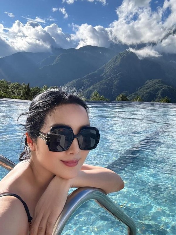 Vợ Lý Hải khoe dáng gợi cảm, Quỳnh Nga đẹp tựa nàng thơ