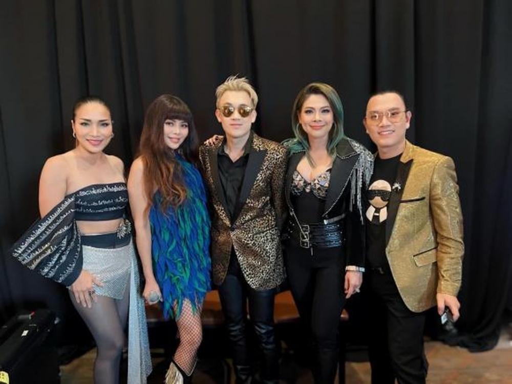 Vợ Lý Hải khoe dáng gợi cảm, Quỳnh Nga đẹp tựa nàng thơ